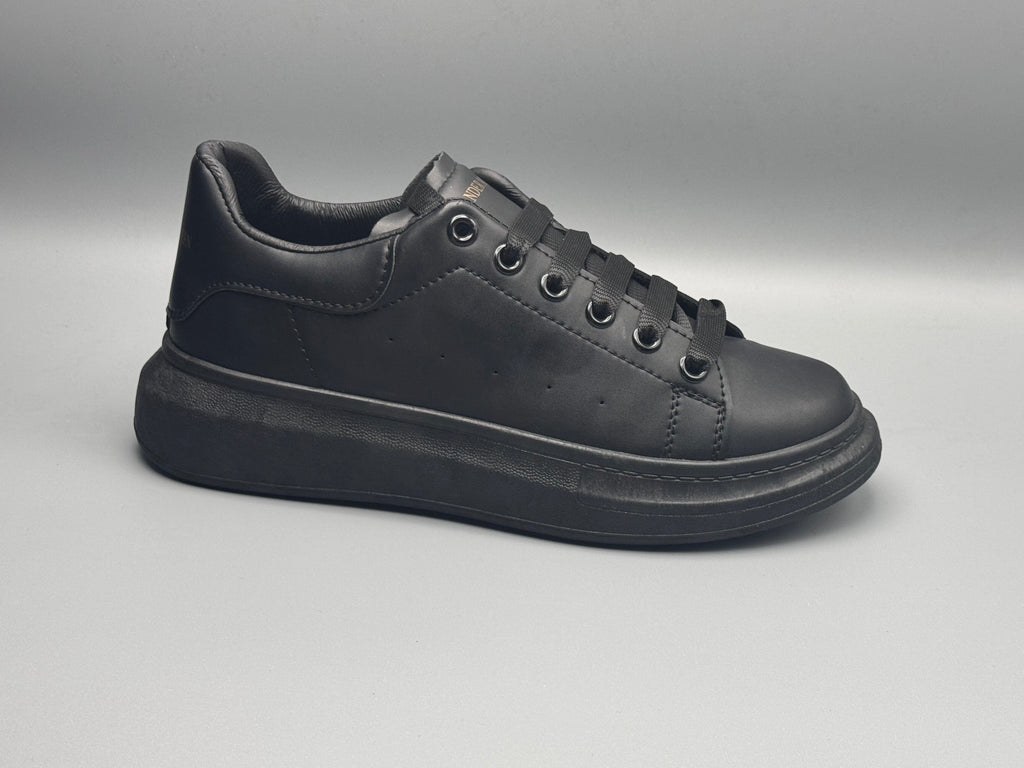 Alexandra McQueen sneakerit