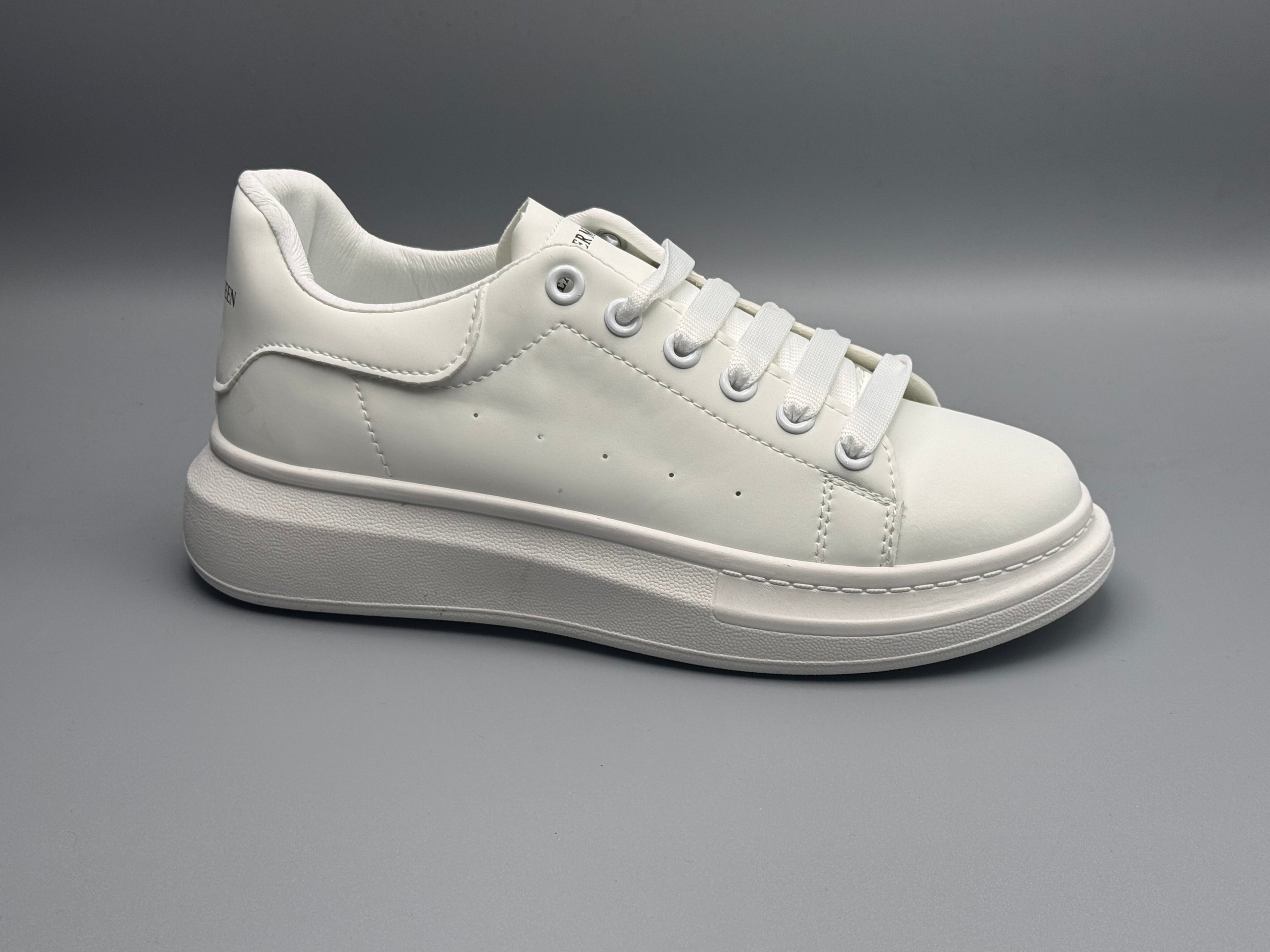 Alexandra McQueen tennarit